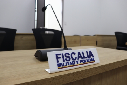 Primer plano de sala de audiencias